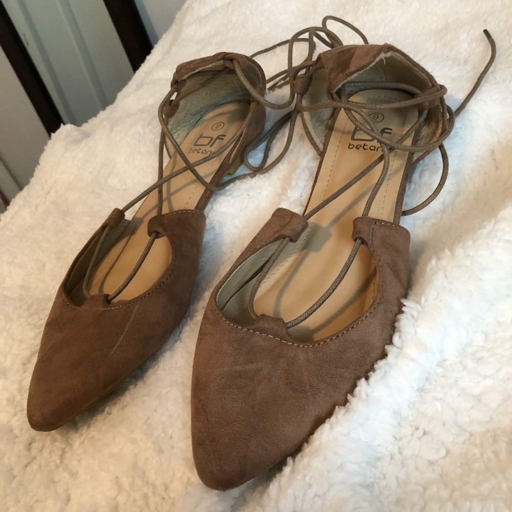 BF Betani Pointed toe lace up flats
